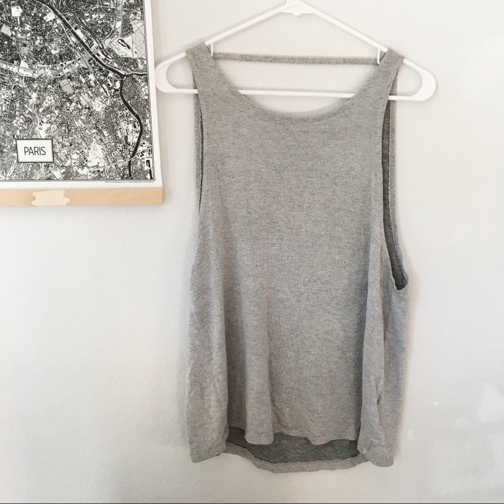 Urban Outfitters open back tank 💛